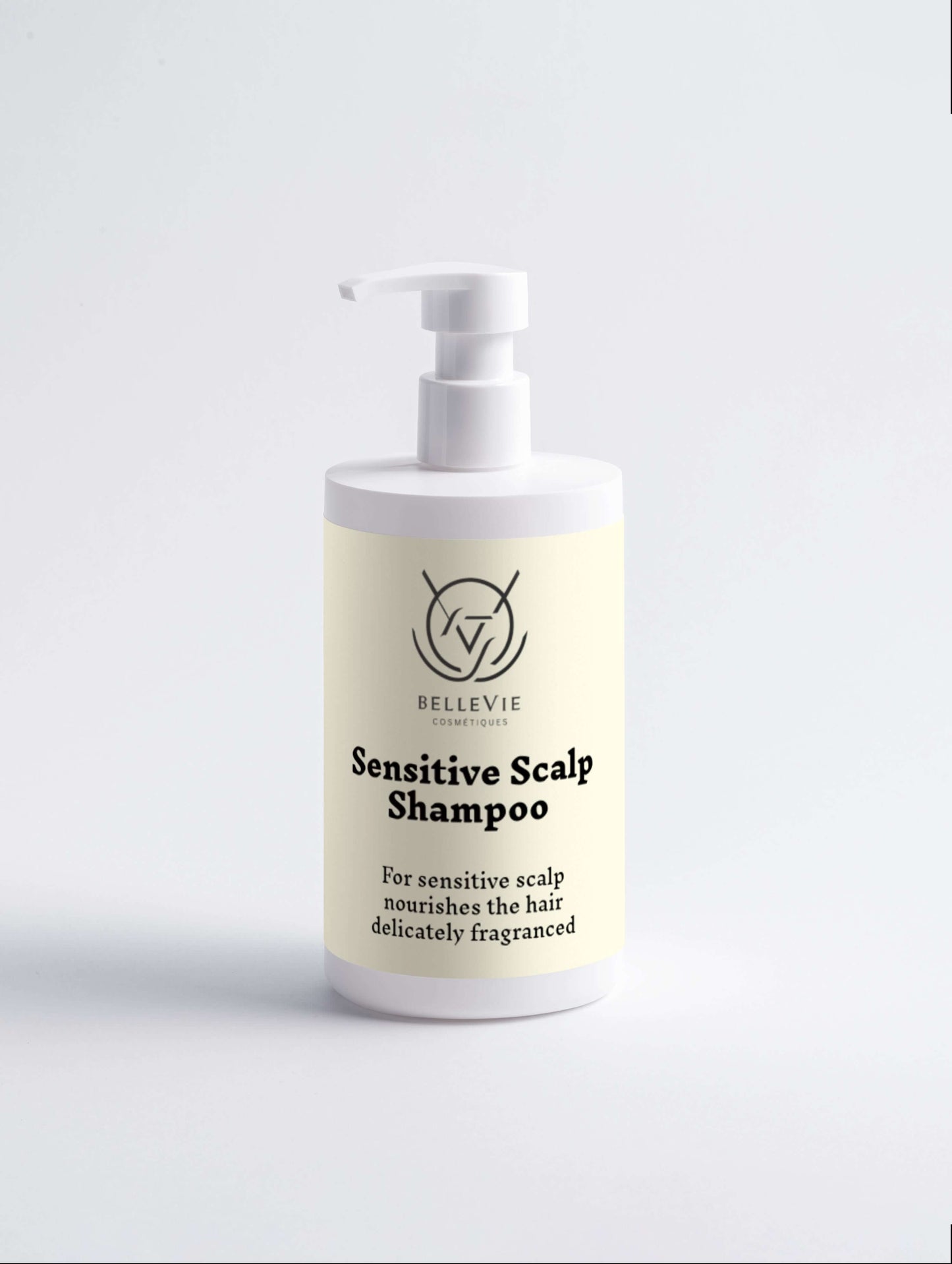 alt="Close-up of Bellevie Cosmetic Sensitive Scalp Shampoo 400ml, infused with aloe vera and chamomile for gentle care of sensitive scalps, natural, COSMOS certified, vegan, cruelty-free"